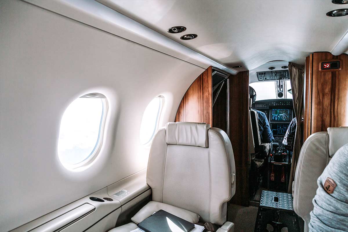 Blick ins Cockpit einer PC12 NG von Pilart Air